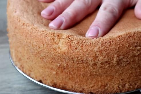 Высокий бисквит, который всегда получается: рецепт дня