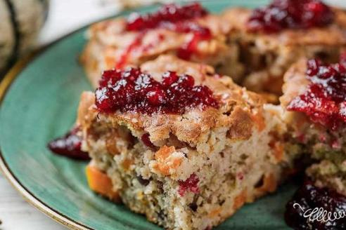 Тыквенный пирог с яблоками и клюквой: идеальный осенний рецепт
