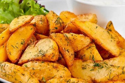 Картофель по-деревенски с хрустящей корочкой: быстрый рецепт