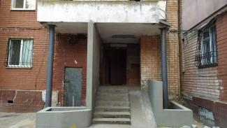 В Днепре отремонтировали аварийные входные группы многоэтажного дома