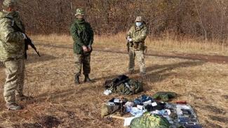 На границе россиянин в камуфляже попросил убежища в Украине