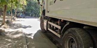 В Днепре мусоровоз сбил человека: пострадавший в больнице