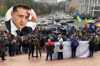 Под "Феофанией" прошла акция протеста против Зеленского