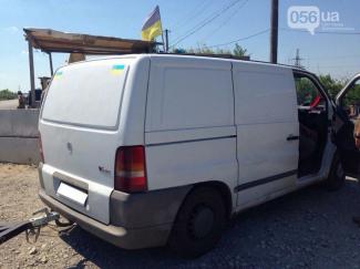 заброшенный автомобиль