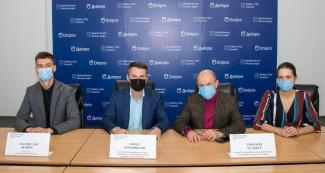 Лікарі та дніпряни із захопленням розповідають про оновлені медцентри міста