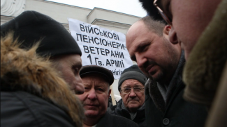 Украинцам урезают пенсии