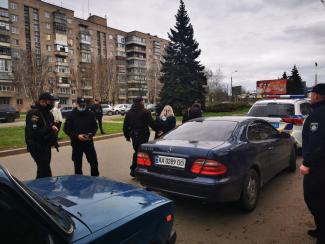 В центре Никополя полицейские выстрелами останавливали автомобиль