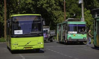 В днепровской маршрутке во время внезапной остановки пассажирка разбила голову