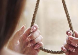 В Кривом Роге 30-летняя женщина повесилась в собственном доме