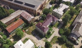 В Днепре на Васильевском переулке отремонтировали аварийную кровлю (Видео)
