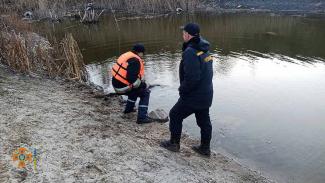 В Днепре из реки вытащили тело утопленника