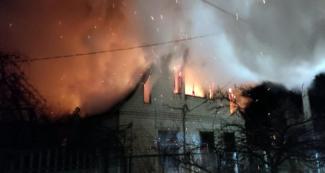В Павлограде горел двухэтажный дом: пострадал мужчина
