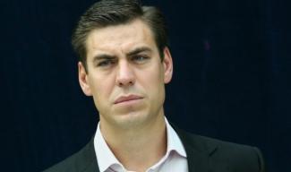 Дмитрий Дюжев попал в скандал на показе Юдашкина