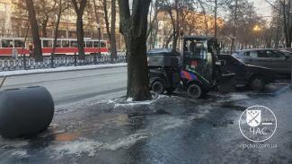 Заммэра Лысенко рассказал, зачем в Днепре установили пластиковые серые шары