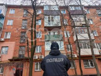 В Кривом Роге мужчина выпал из окна пятиэтажки
