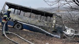 На Днепропетровщине столкнулись автобус с пассажирами и легковушка: водитель сгорел заживо