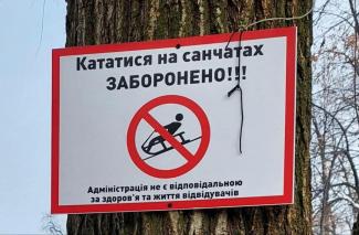 р