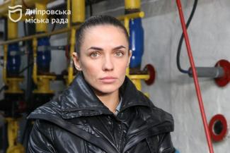м