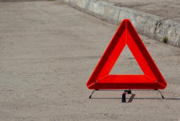 В Кривом Роге автомобиль перевернулся после столкновения с маршруткой