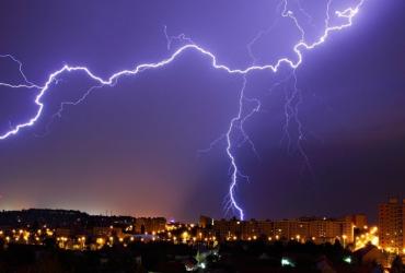 Что категорически нельзя делать во время грозы