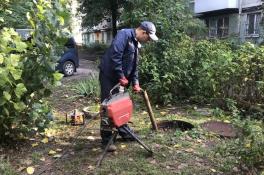 В Днепре коммунальщики прочистили канализацию с помощью электрического оборудования