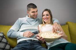 Почему нельзя носить чужие вещи: приметы и суеверия