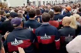 В Беларуси с утра бастуют тысячи рабочих крупнейших предприятий