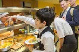 Какие продукты хотят запретить в школьных столовых