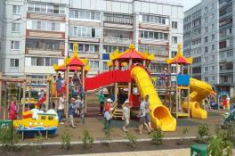 На детской площадке у мужчины случайно нашли оружие