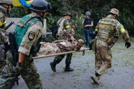 В Днепр доставили раненого бойца ООС