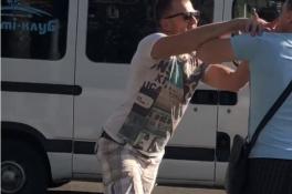 В Днепре на &amp;quot;зебре&amp;quot; автохам подрался с пешеходом (Видео)