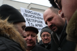 Украинцам урезают пенсии