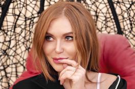 Слава Каминская закрутила роман с симпатичным брюнетом