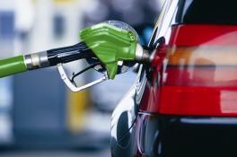 заправить автомобиль