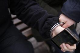 В Першотравенске посреди улицы ограбили школьника
