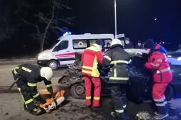 В Павлограде лоб в лоб столкнулись грузовик и легковушка