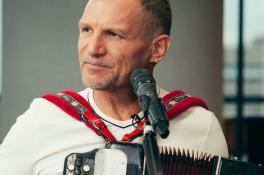 Олег Скрипка: в Сети показали роскошный дом артиста