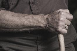 В Кривом Роге разыскивают пропавшего 63-летнего мужчину