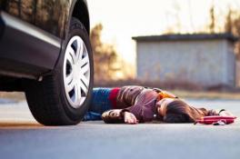 На Днепропетровщине сбитую женщину бросили в бессознательном состоянии на обочине