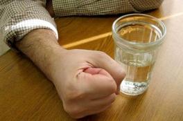 В Синельниковском районе пьяное застолье закончилось смертью пожилого мужчины
