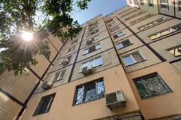 В Днепре на Донецком шоссе отремонтировали подъезды многоэтажки