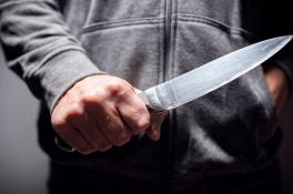 В Днепре мужчина с ножом атаковал свое отражение в зеркале
