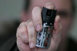 На Днепропетровщине военный и подросток ограбили мужчину, распылив ему в лицо баллончик