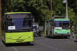 В днепровской маршрутке во время внезапной остановки пассажирка разбила голову