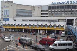 В Днепре на автовокзале агрессивный мужчина напал на военного