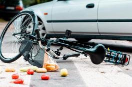 В Днепровском районе автомобиль насмерть сбил пожилого велосипедиста