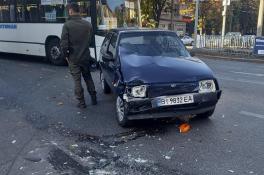 В Днепре фургон спровоцировал ДТП с легковушкой (Видео)