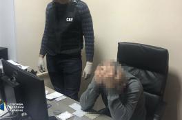 В Днепре врач создал масштабную сеть по торговле поддельными сертификатами о вакцинации