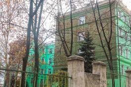 В Днепре возле школы нашли пустырь с собачьими шкурами (Фото)
