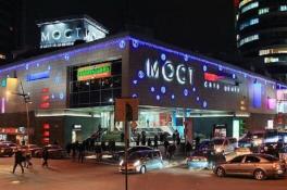 В Днепре во время эвакуации из "Мост-Сити" охранник заблокировал выезд с парковки